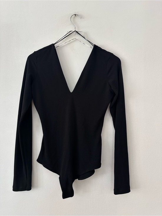 Alice + Olivia Tops - Alice & Olivia deep V neck bodysuit long sleeve black size large